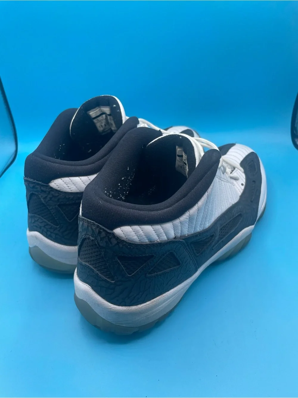 Air Jordan 11 Retro Low IE White/Black